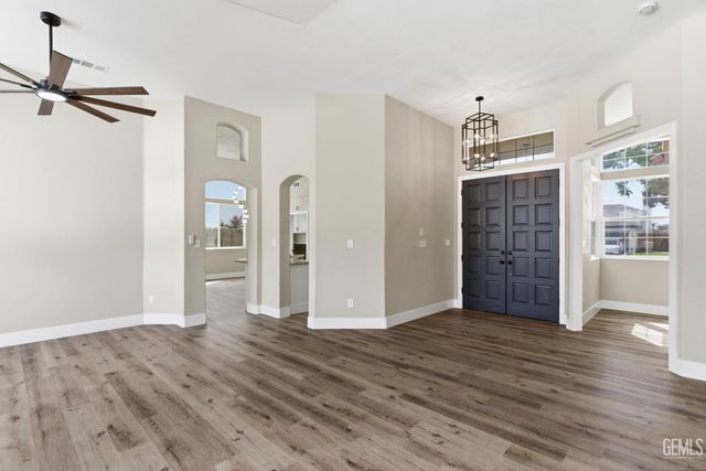 1512 Wedgewood Drive, Bakersfield, CA 93311