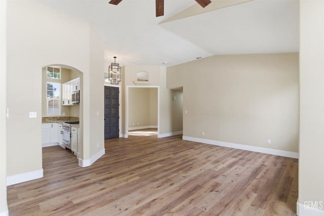 1512 Wedgewood Drive, Bakersfield, CA 93311