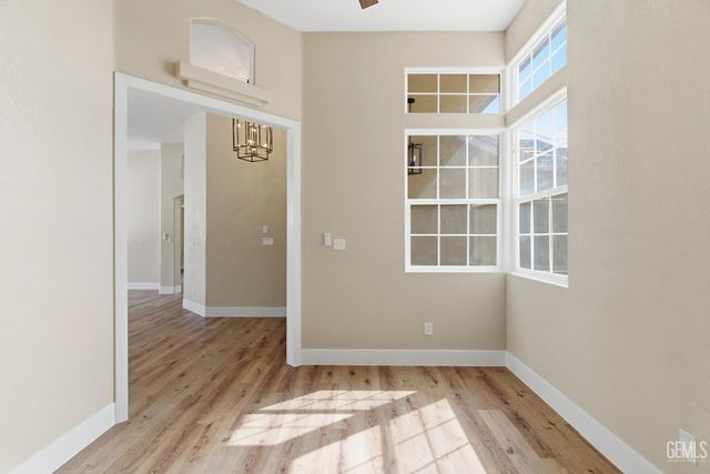 1512 Wedgewood Drive, Bakersfield, CA 93311