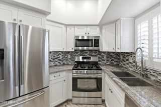 5015 E CHEYENNE Drive 17, Phoenix, AZ 85044