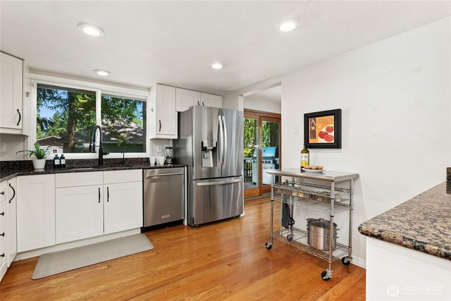 16242 NE 30th Street, Bellevue, WA 98008
