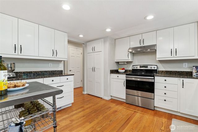 16242 NE 30th Street, Bellevue, WA 98008
