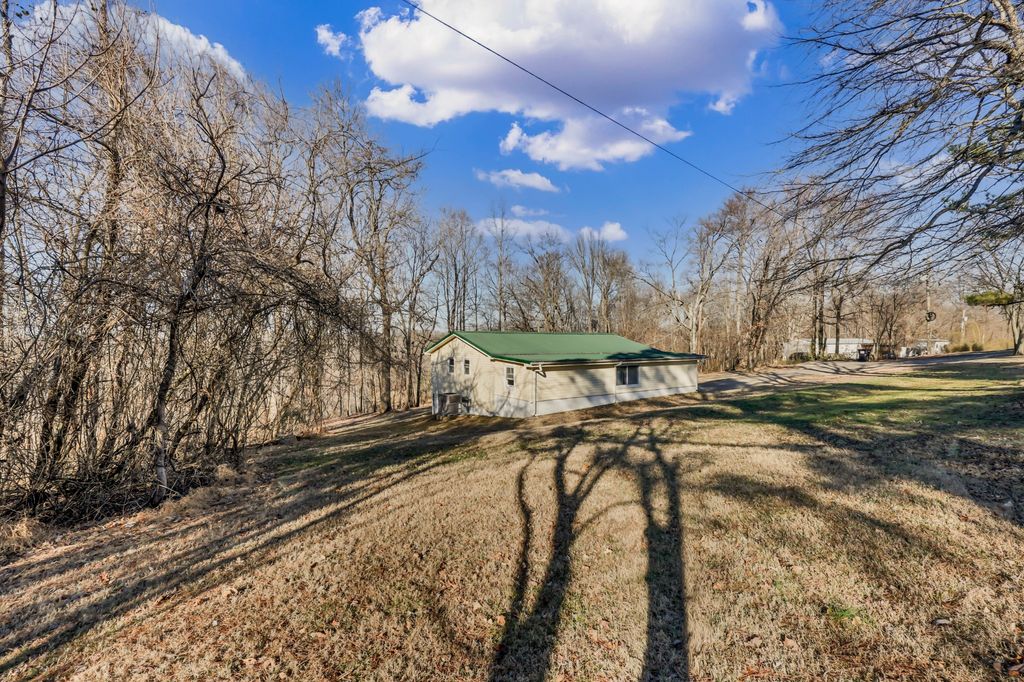 3419 Halliburton Cir, Palmyra, TN 37142