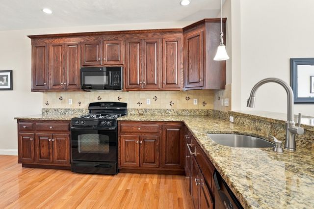1 Hawthorne Path 1, Milford, MA 01757