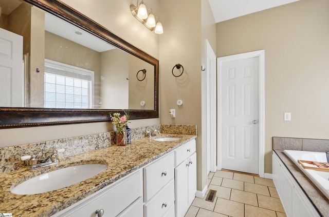 1080 Corie Crest Drive, Boiling Springs, SC 29316