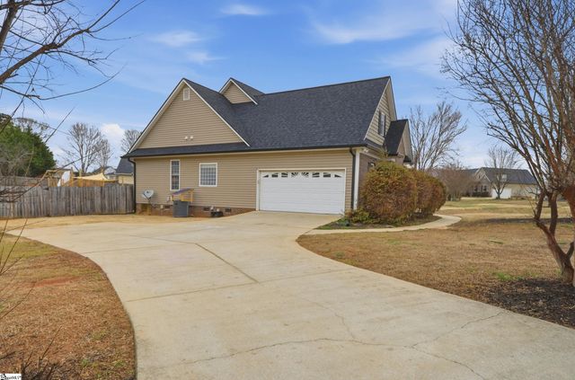 1080 Corie Crest Drive, Boiling Springs, SC 29316