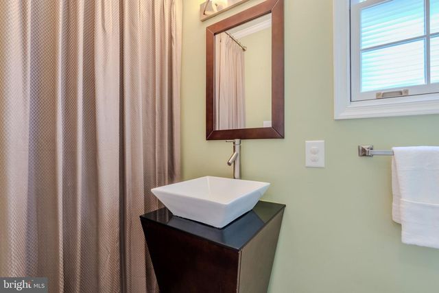2018 N QUANTICO ST, Arlington, VA 22205