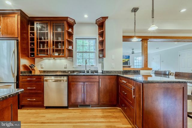 2018 N QUANTICO ST, Arlington, VA 22205