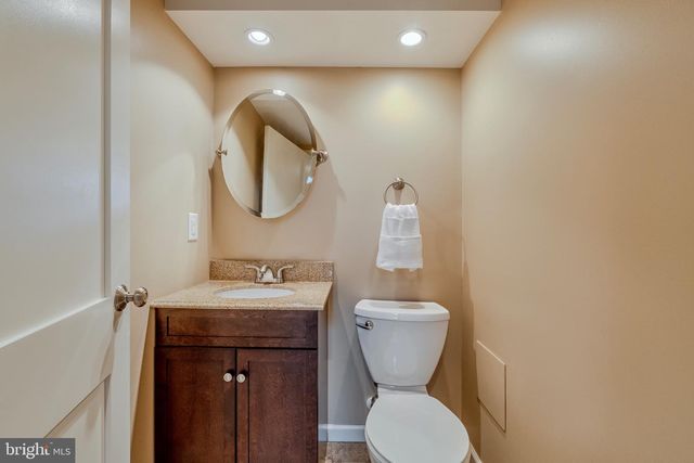 2018 N QUANTICO ST, Arlington, VA 22205