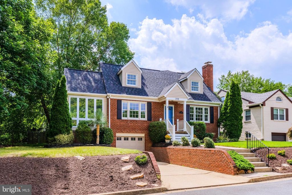 2018 N QUANTICO ST, Arlington, VA 22205