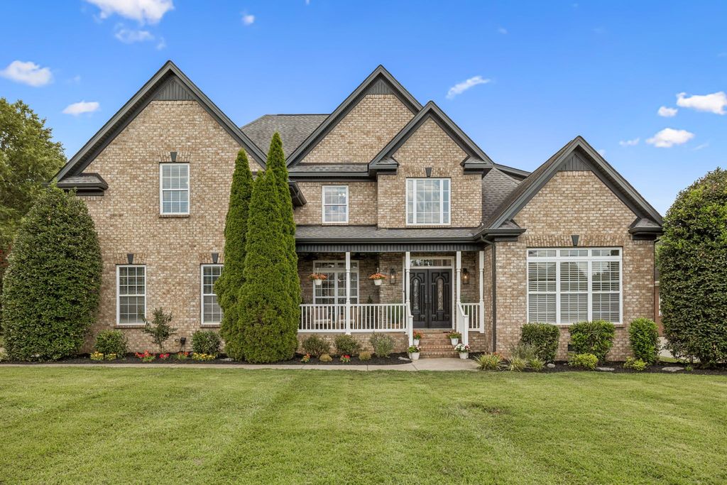 1316 Heather Pl, Murfreesboro, TN 37128