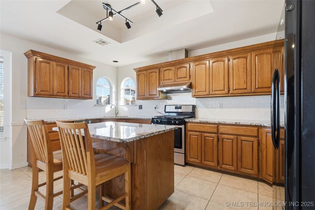 19621 E 39th Street S, Broken Arrow, OK 74014