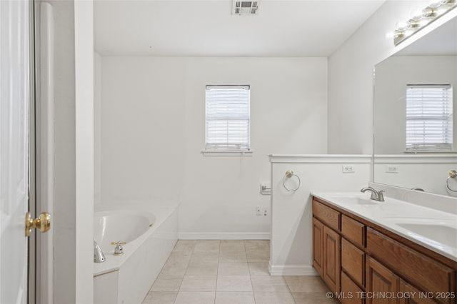 19621 E 39th Street S, Broken Arrow, OK 74014