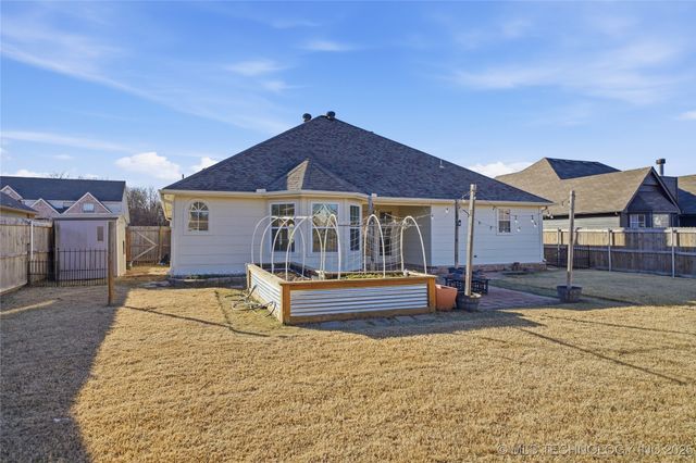 19621 E 39th Street S, Broken Arrow, OK 74014