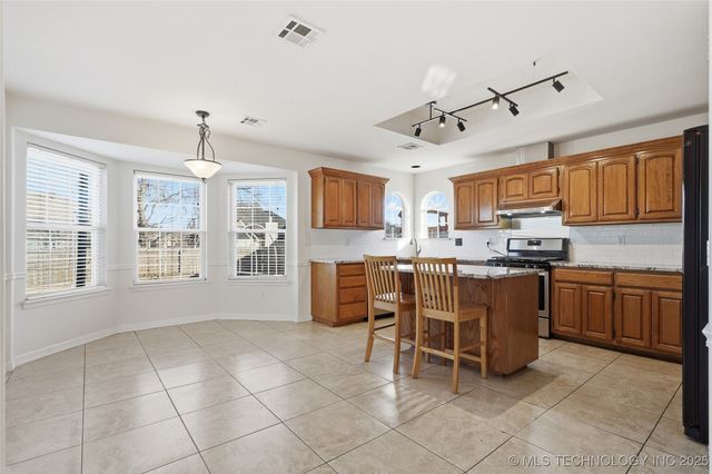 19621 E 39th Street S, Broken Arrow, OK 74014