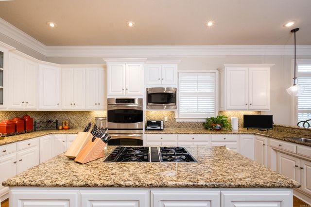 30 Alba Lane, Little Rock, AR 72223