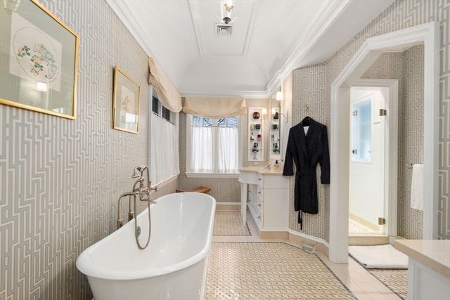 66 Montrose St, Newton, MA 02458