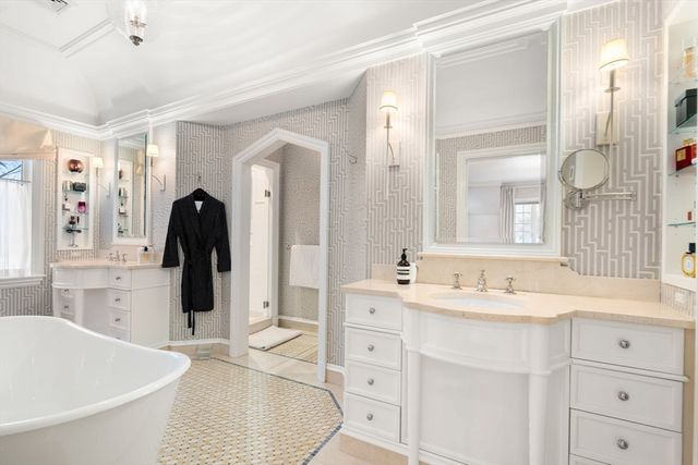 66 Montrose St, Newton, MA 02458