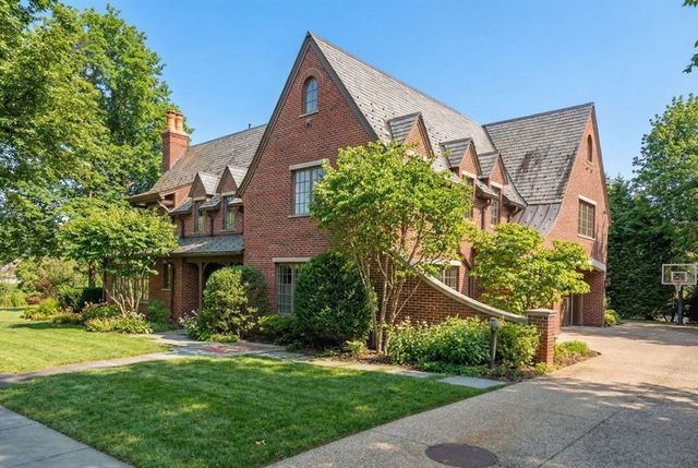 66 Montrose St, Newton, MA 02458