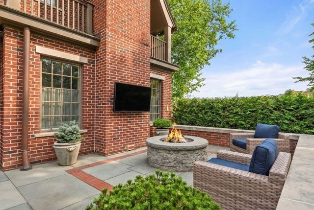 66 Montrose St, Newton, MA 02458