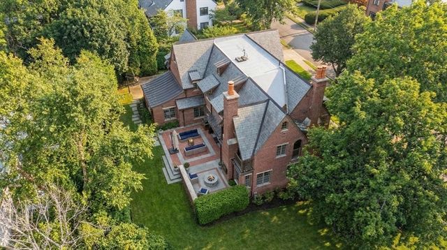 66 Montrose St, Newton, MA 02458