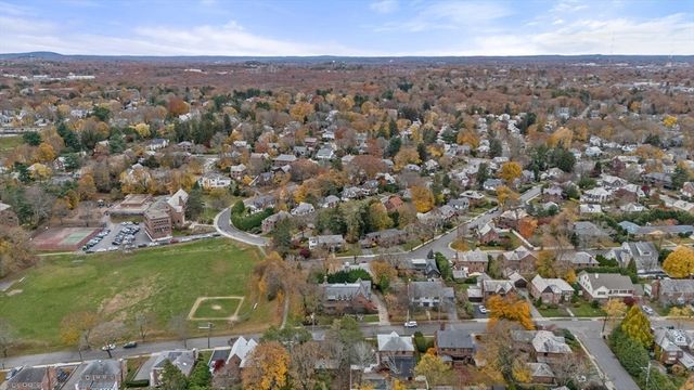 66 Montrose St, Newton, MA 02458