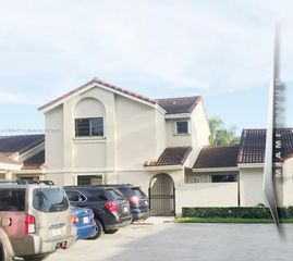 6024 NW 172nd Terr Cir, Hialeah, FL 33015