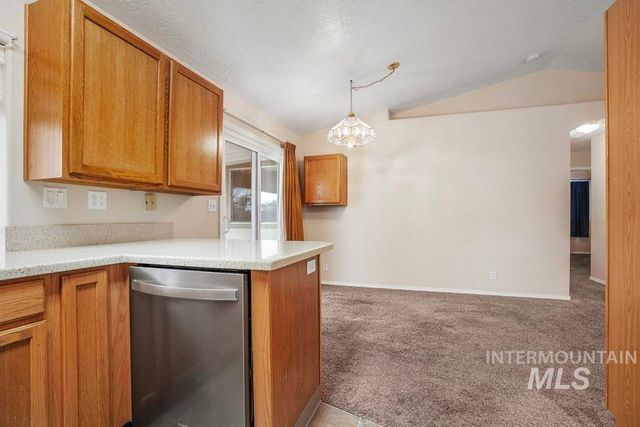 1125 S Bonneville Dr, Nampa, ID 83686