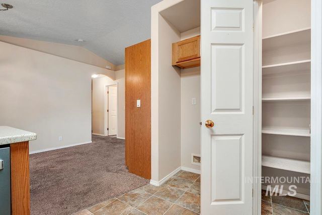 1125 S Bonneville Dr, Nampa, ID 83686