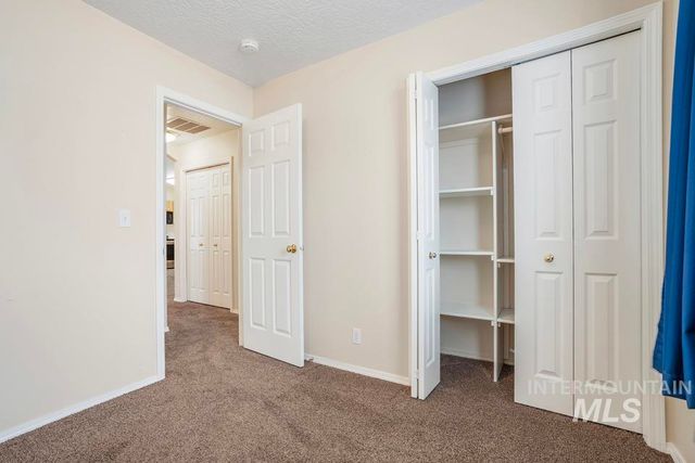 1125 S Bonneville Dr, Nampa, ID 83686