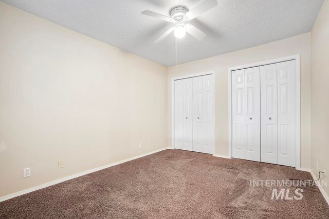 1125 S Bonneville Dr, Nampa, ID 83686