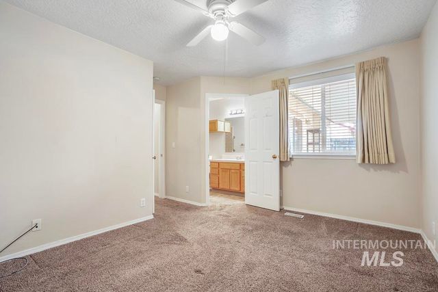 1125 S Bonneville Dr, Nampa, ID 83686