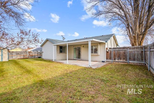 1125 S Bonneville Dr, Nampa, ID 83686