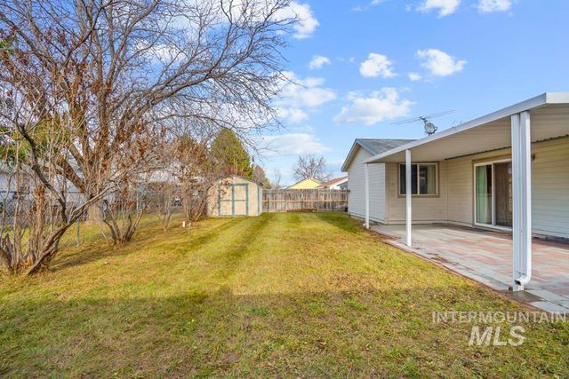 1125 S Bonneville Dr, Nampa, ID 83686