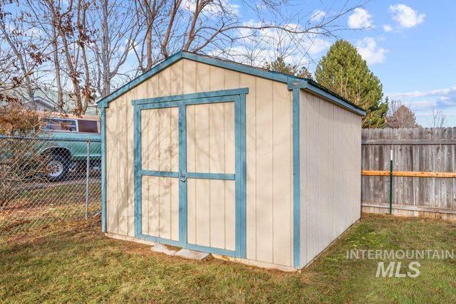 1125 S Bonneville Dr, Nampa, ID 83686