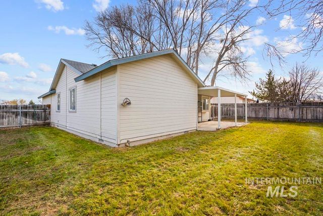 1125 S Bonneville Dr, Nampa, ID 83686