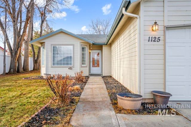 1125 S Bonneville Dr, Nampa, ID 83686