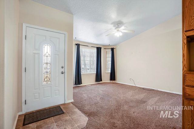 1125 S Bonneville Dr, Nampa, ID 83686