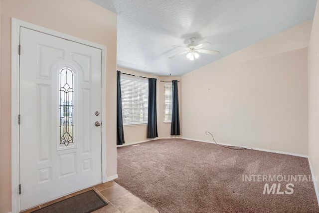 1125 S Bonneville Dr, Nampa, ID 83686