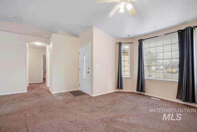 1125 S Bonneville Dr, Nampa, ID 83686