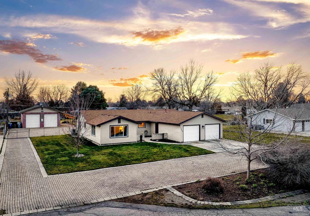 11835 W Savage Dr, Boise, ID 83713