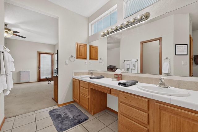 8723 Westridge Place NW, Albuquerque, NM 87114