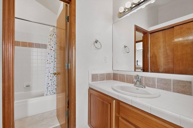8723 Westridge Place NW, Albuquerque, NM 87114