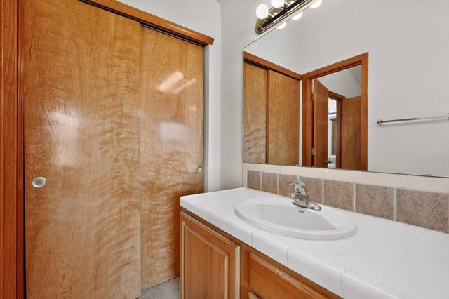 8723 Westridge Place NW, Albuquerque, NM 87114