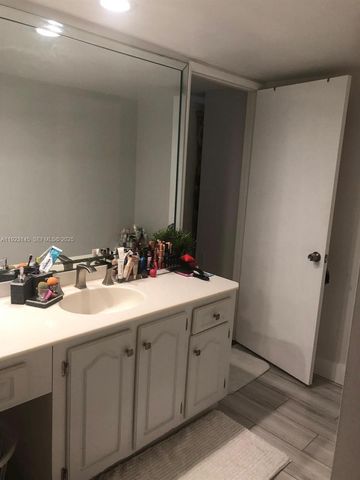 1207 Bahama Bnd E2, Coconut Creek, FL 33066