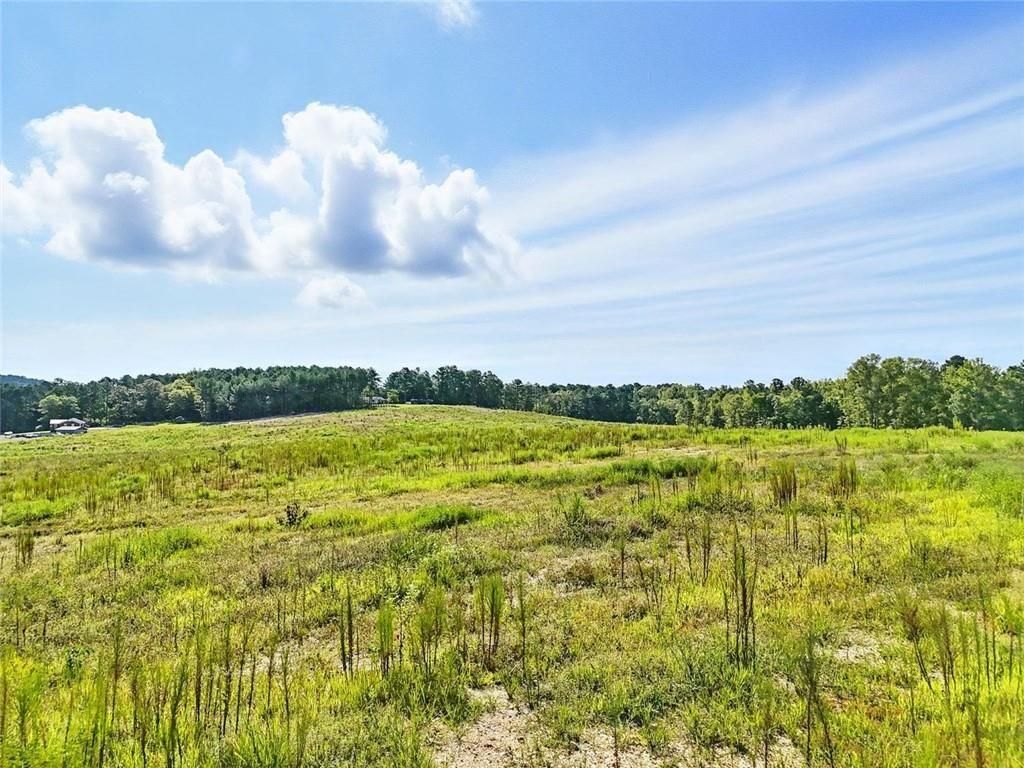 Image 11 of property listing at 851 Barnsley Garden Road, Kingston, GA 30145