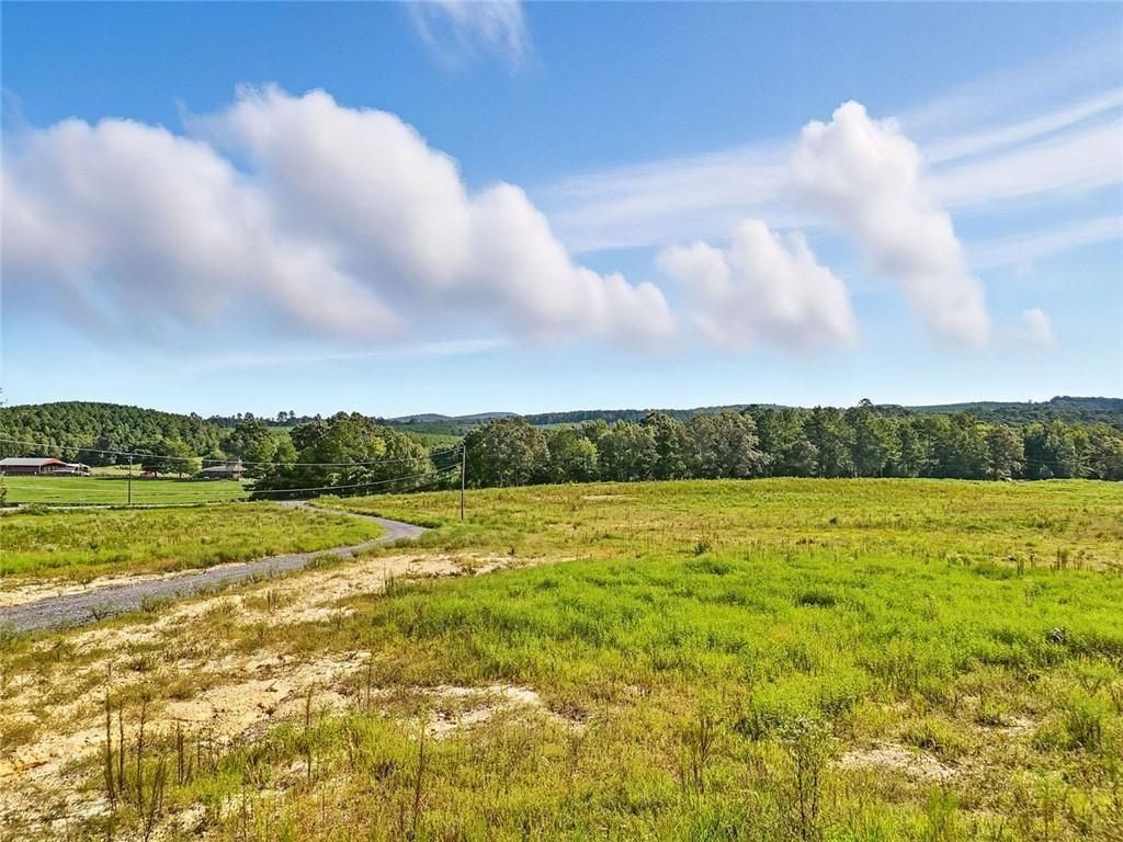 Image 12 of property listing at 851 Barnsley Garden Road, Kingston, GA 30145