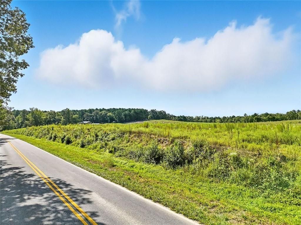 Image 16 of property listing at 851 Barnsley Garden Road, Kingston, GA 30145