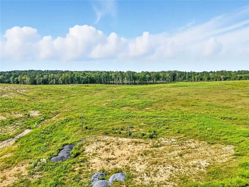 Image 2 of property listing at 851 Barnsley Garden Road, Kingston, GA 30145