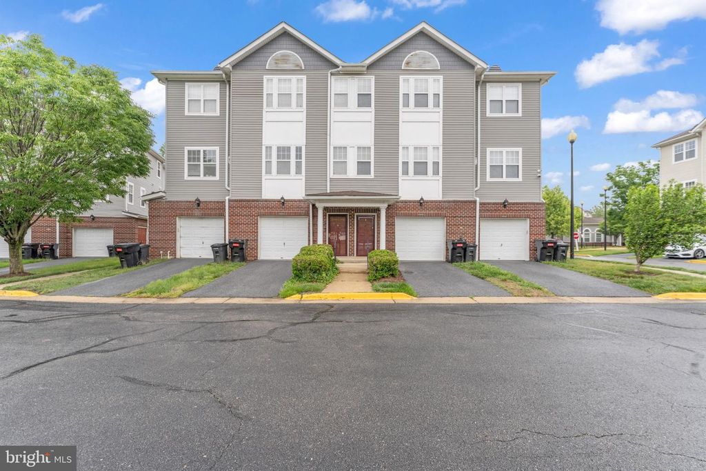 3146 IRMA CT, Suitland, MD 20746